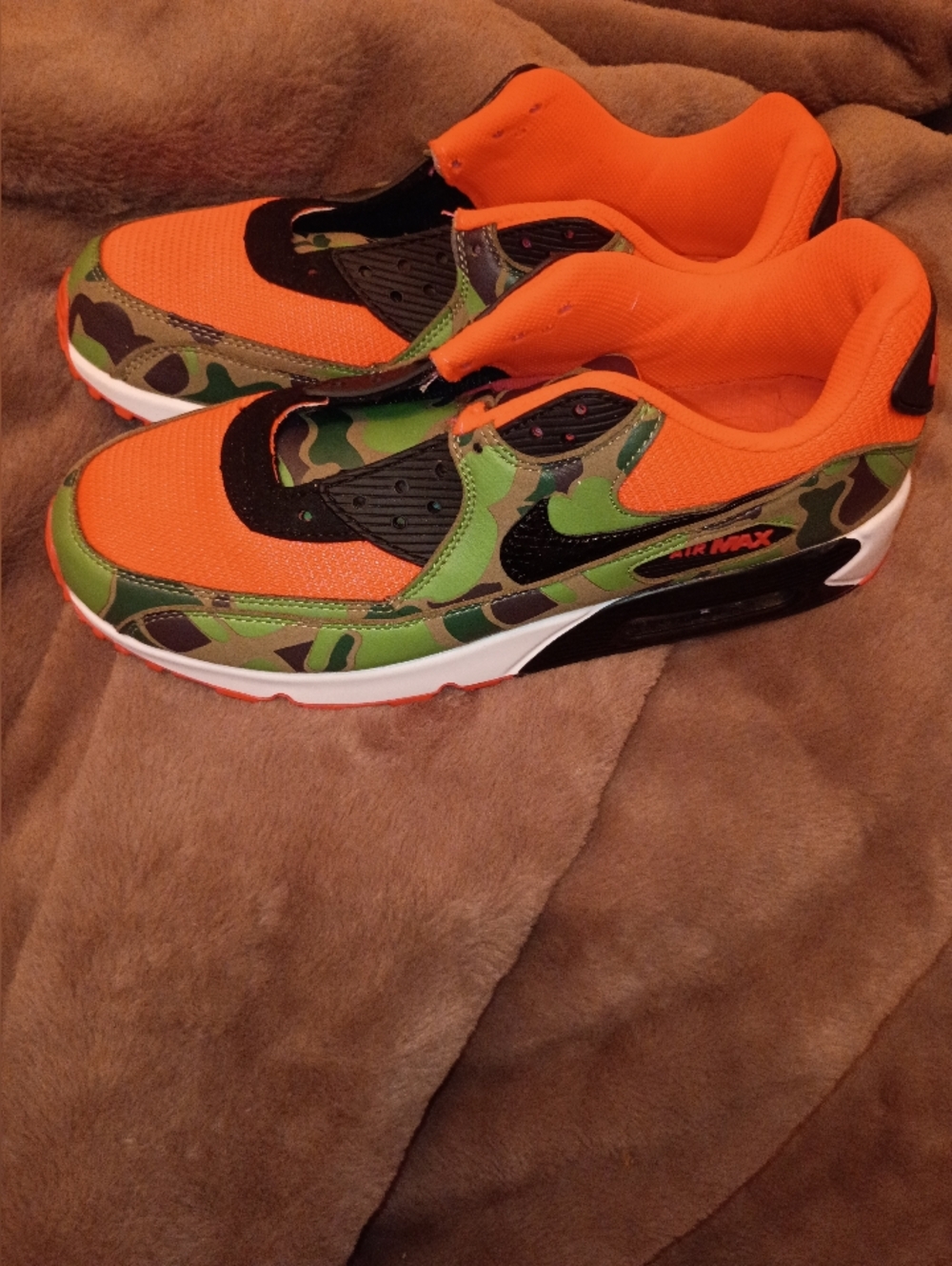Nike Air Max Camo Sneakers in Green, Orange and Black - Picture 2 of 2